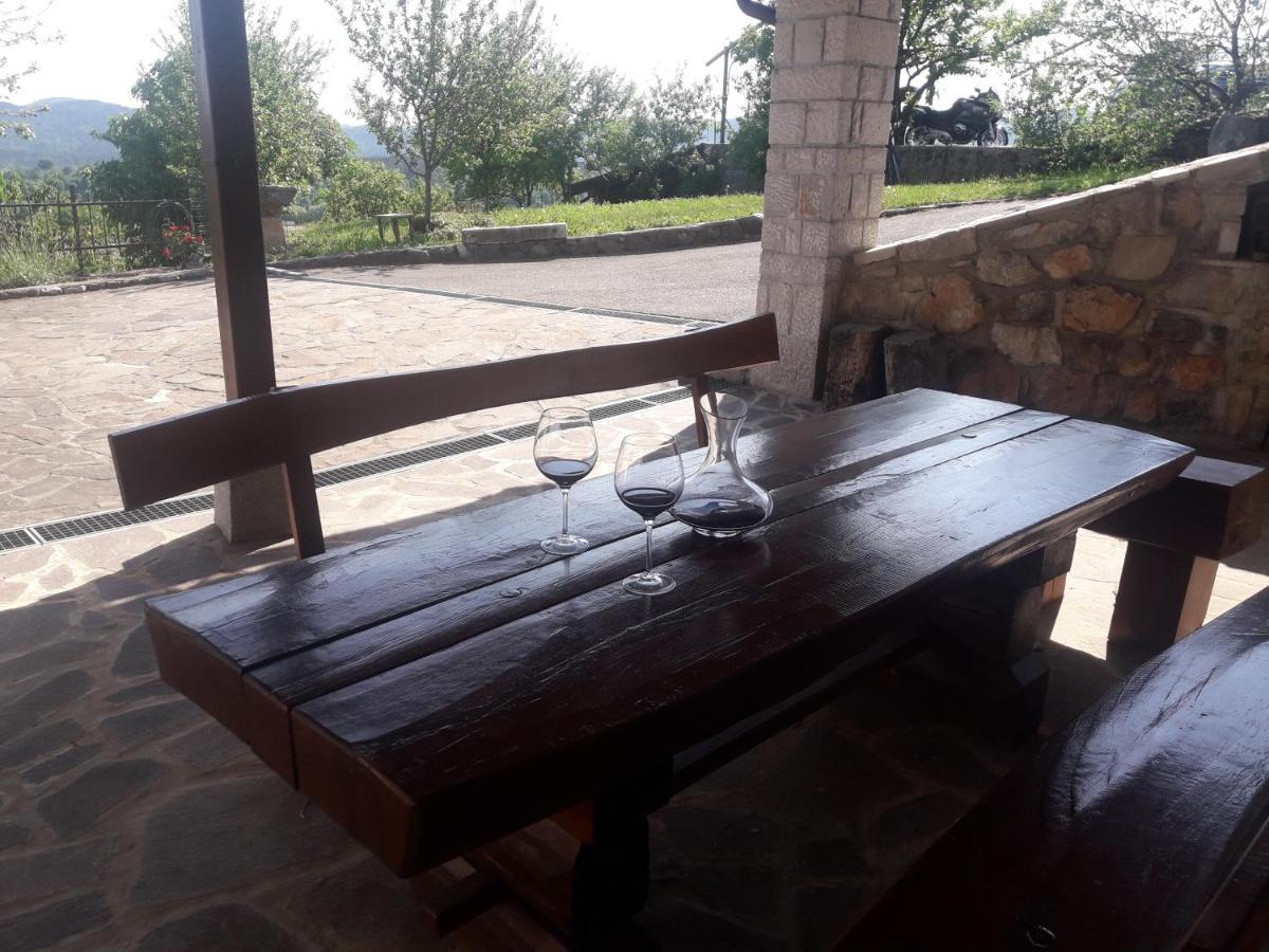 Apartma Oddih Dutovlje Extérieur photo