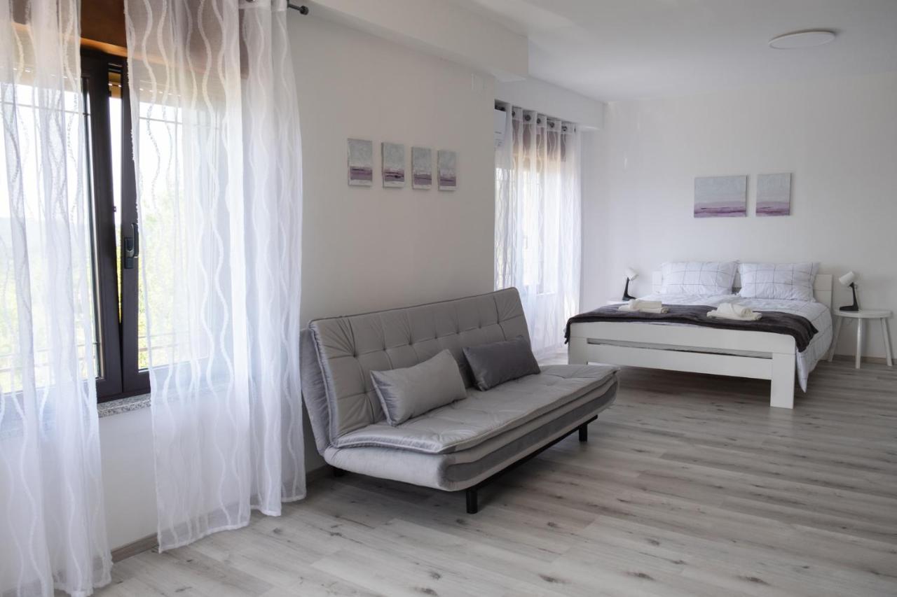 Apartma Oddih Dutovlje Extérieur photo