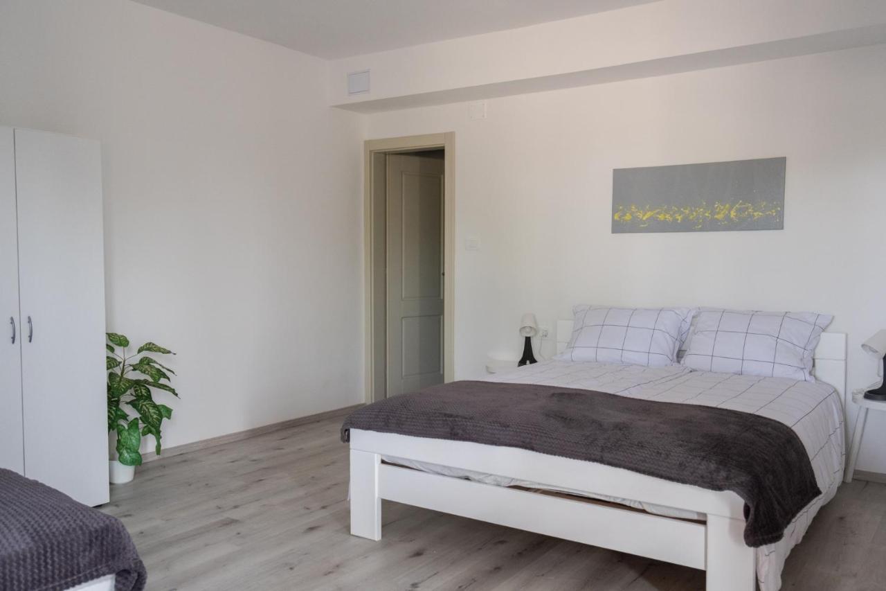 Apartma Oddih Dutovlje Extérieur photo